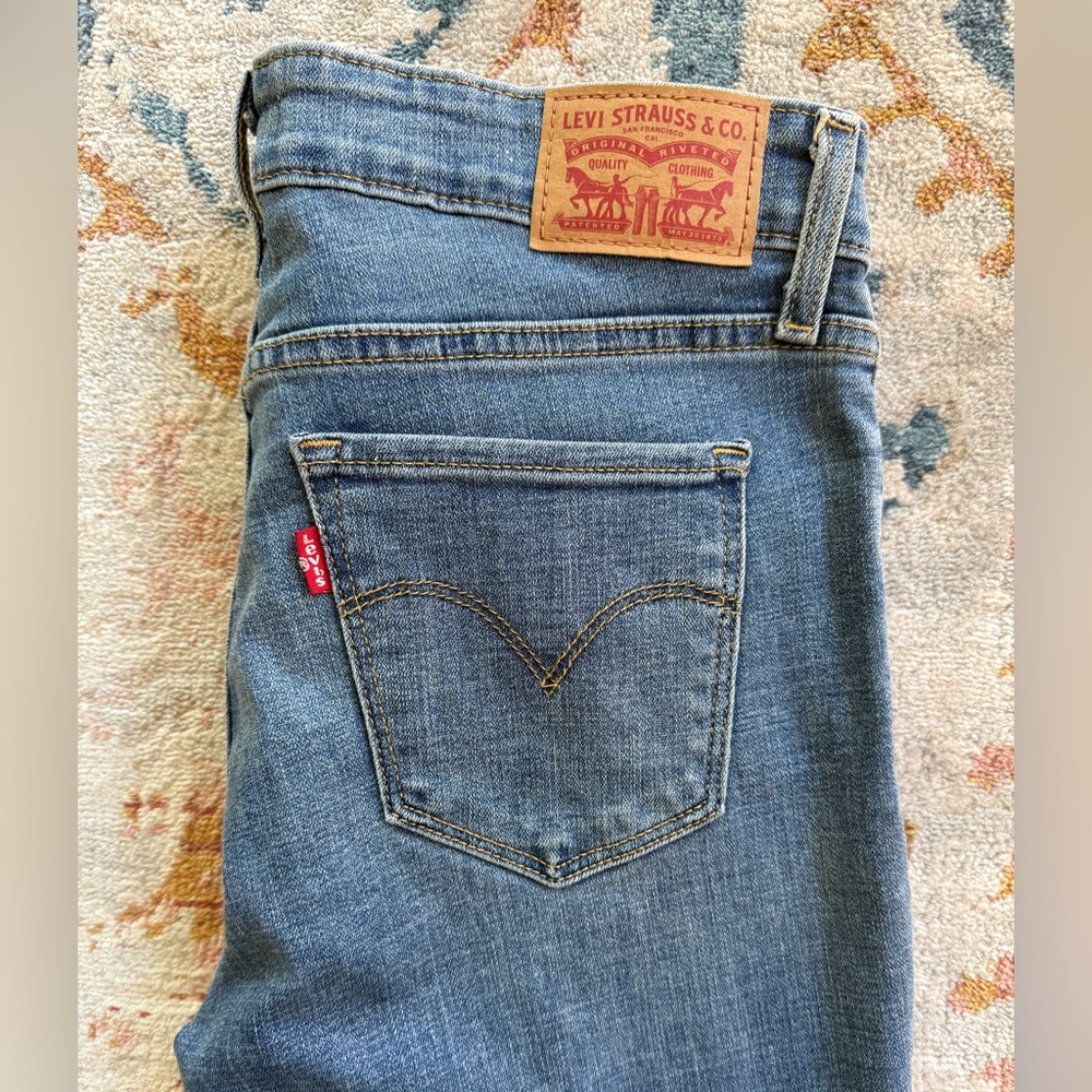 Levi's Classic Blue Jeans with Signature Pocket